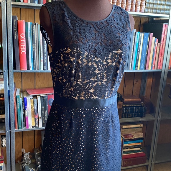 BCBG MAXAZRIA lace black dress - Picture 4 of 10